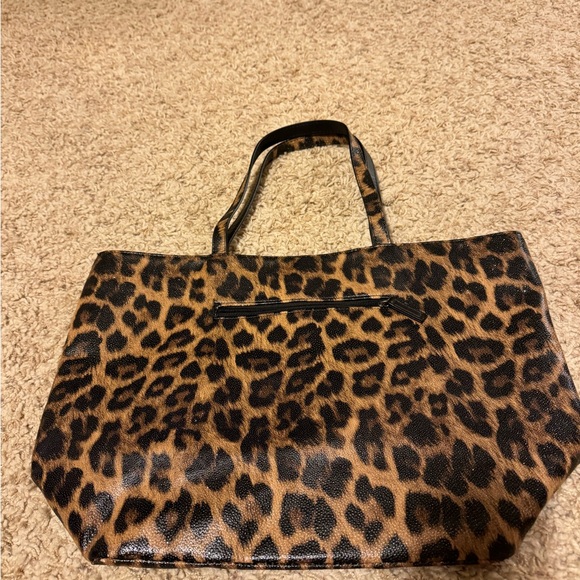 Chico’s Leopard Print tote 👜 - Picture 3 of 9
